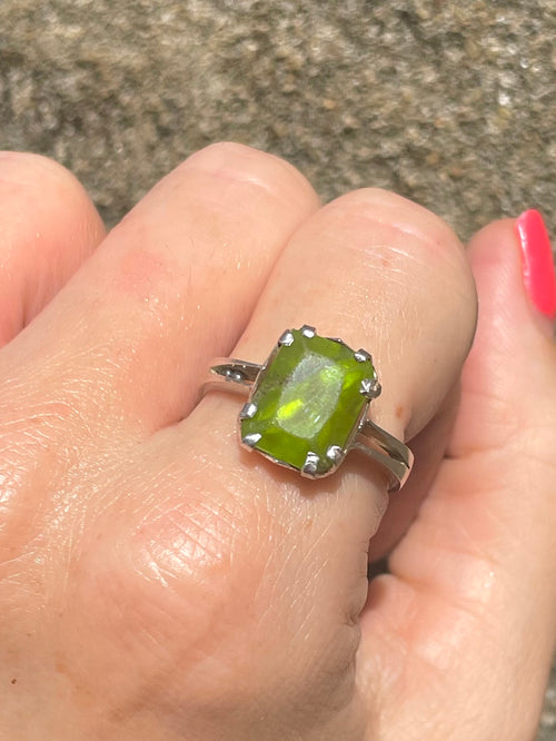 Vintage Peridot & Silver Ring Made In South Asia